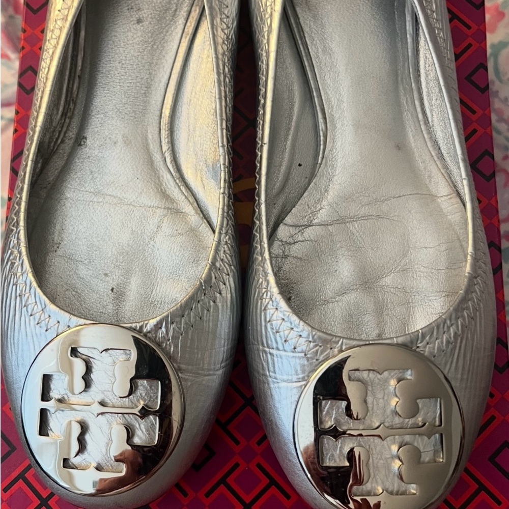Tory Burch Silver Flats with Logo Emblem - Picture 2 of 7